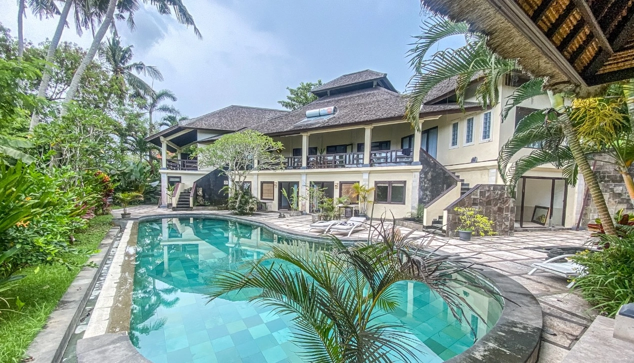 Villa Tumbak Bayuh–5 Bedroom Villa with Expansive Garden & Pool in Tumbak Bayuh, 5-bed villa for rent in Pererenan – photo 5 of 15
