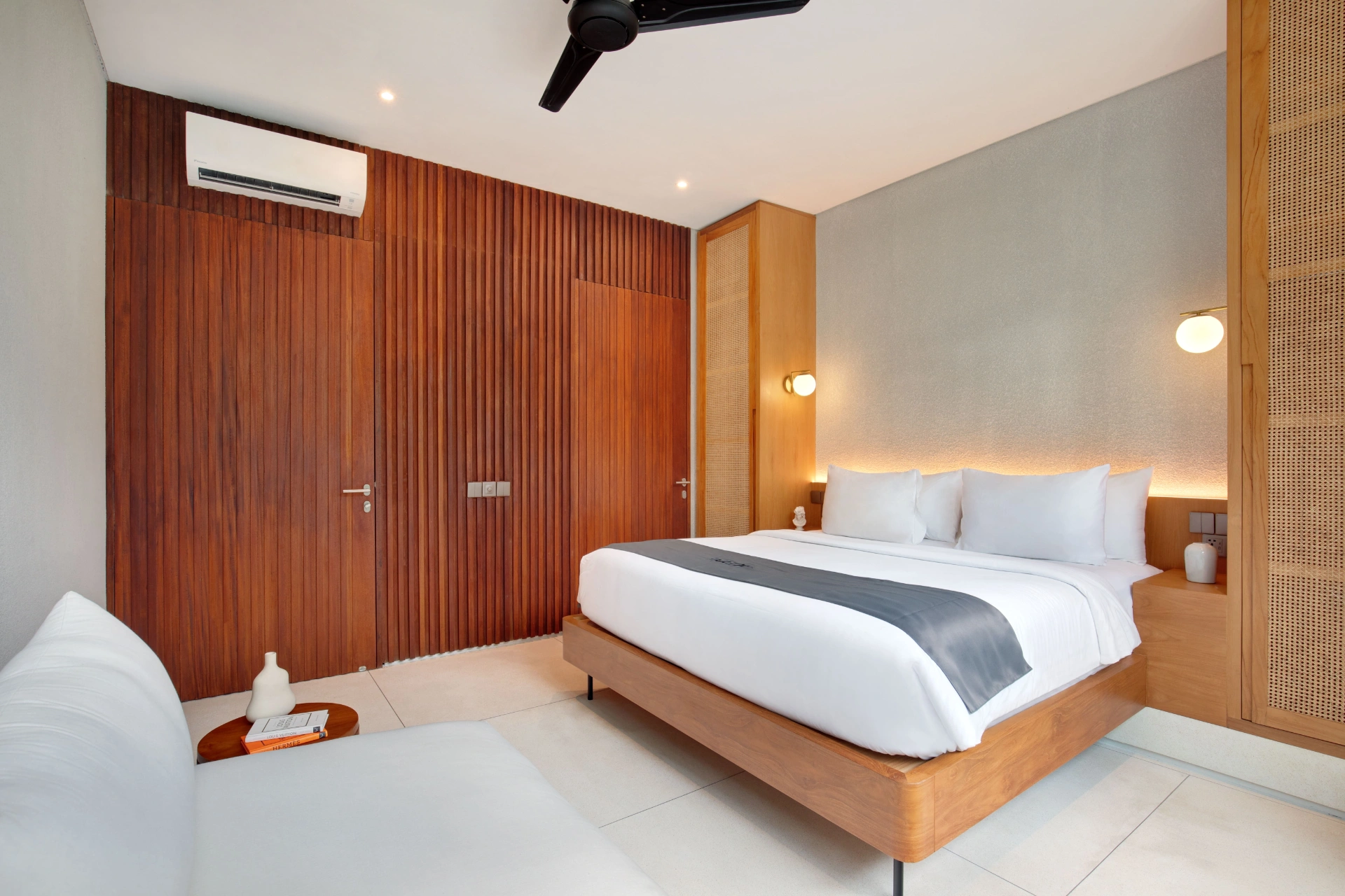 2BR MODERN SUAVE VILLA Berawa/Pool/1min to Baked/no construction/new design, 2-bed villa for rent in Canggu – photo 11 of 15