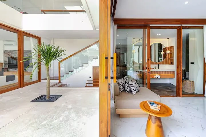 3 Bedrooms Luxurious Tropical Villa in Berawa for Sale and Rent, 3-bed villa for rent in Canggu – photo 7 of 15