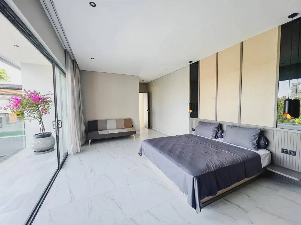 Tucked-Away 3BR Villa w/ Rooftop Patio and Sunset Views, 3-bed villa for rent in Uluwatu – photo 7 of 11