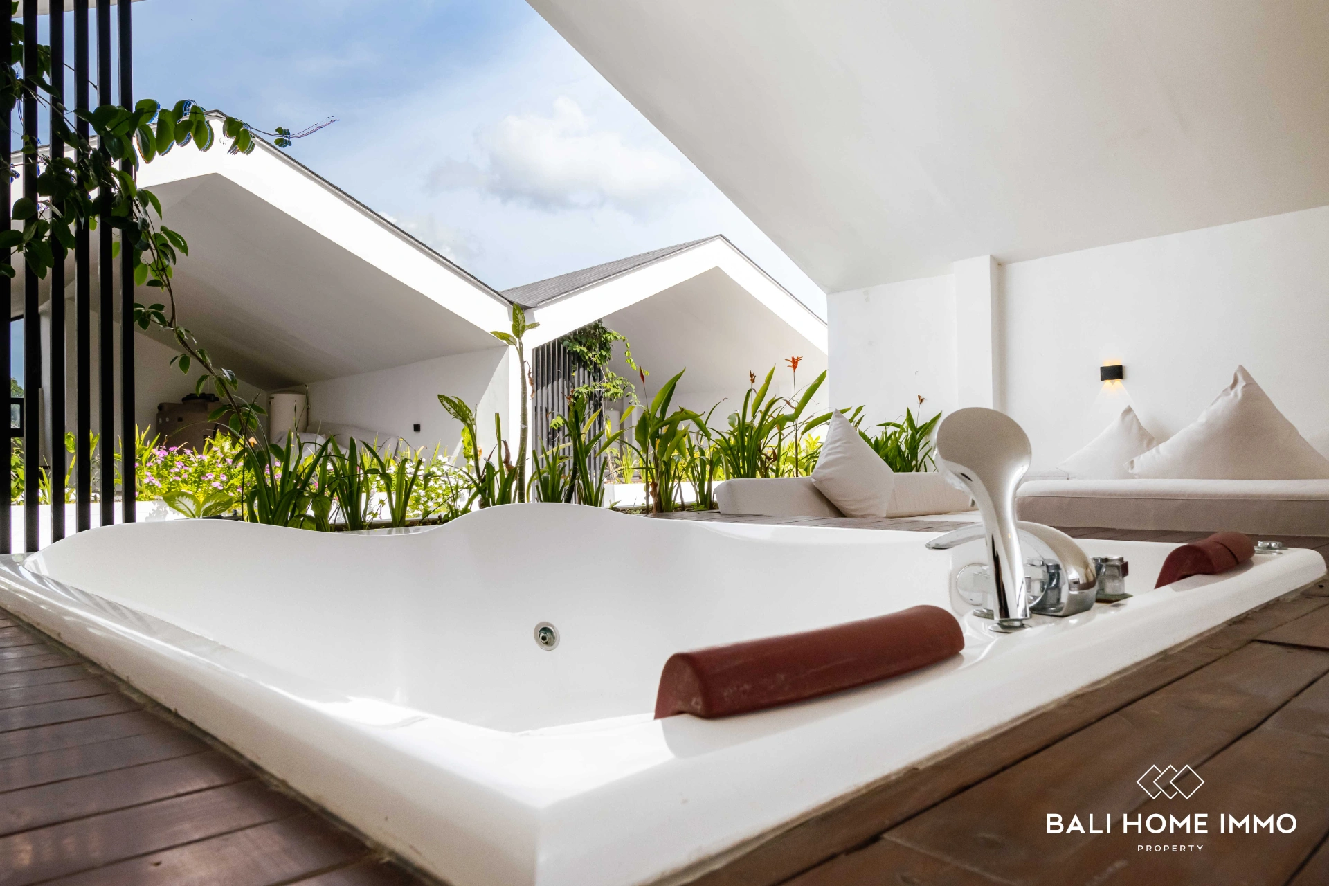 Modern 2 Bedroom Villa Near Nelayan Beach Canggu, 2-bed villa for rent in Canggu – photo 8 of 9