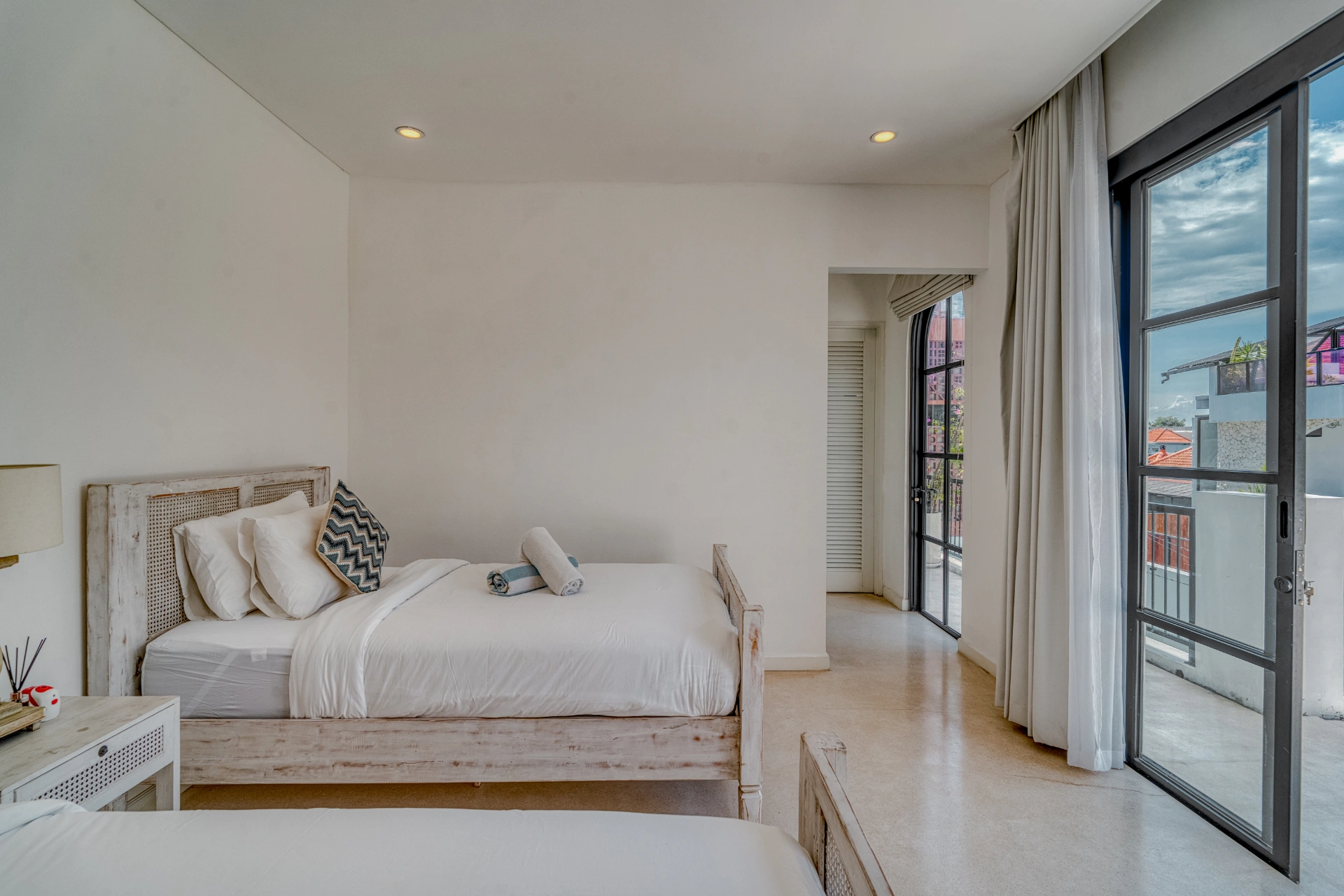 Beachside Mediterranean Luxury: 3BR in Canggu Share Save, 3-bed villa for rent in Canggu – photo 6 of 15