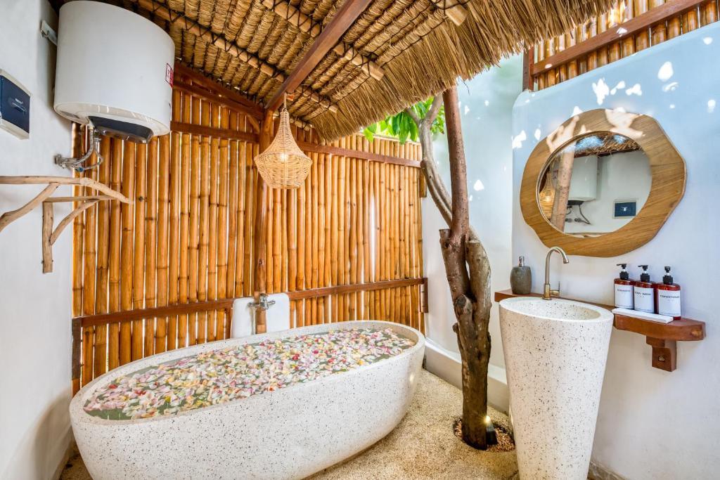 Villa For Rent Astana 9 Bed Pererenan,Canggu, 9-bed villa for rent in Pererenan – photo 11 of 14