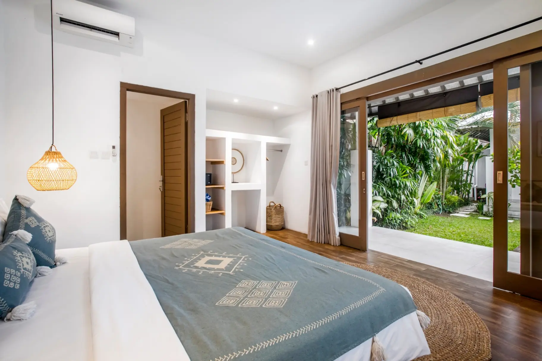 Villa Moju - Chic 3BR Architectural Sanctuary in Bumbak, Canggu, 3-bed villa for rent in Canggu – photo 14 of 15