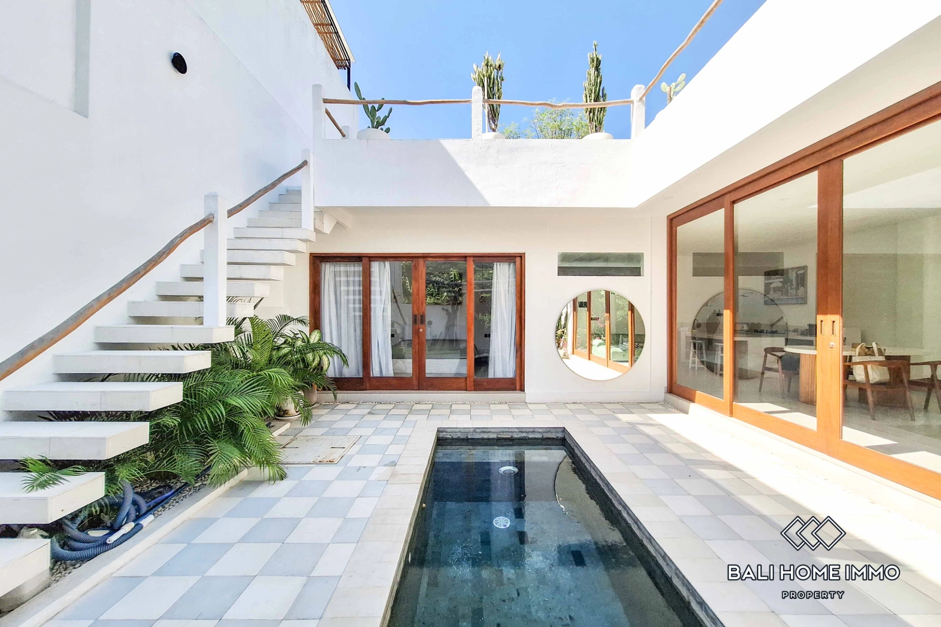 1 Bedroom Villa with Rooftop in Tumbak Bayuh Bali, 1-bed villa for rent in Pererenan – photo 9 of 11
