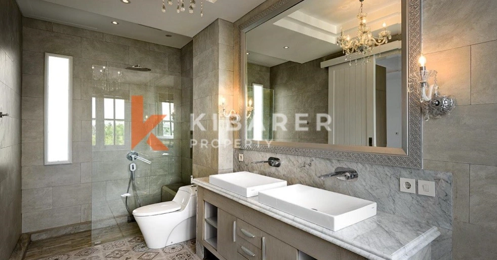 Elegant Four Bedroom Colonial Villa in the Heart of Berawa, 4-bed villa for rent in Canggu – photo 12 of 12