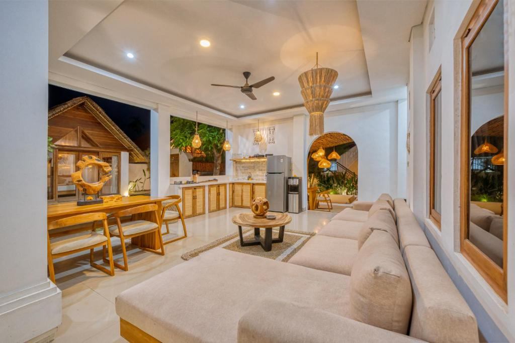 Villa For Rent Astana 9 Bed Pererenan,Canggu, 9-bed villa for rent in Pererenan – photo 4 of 14