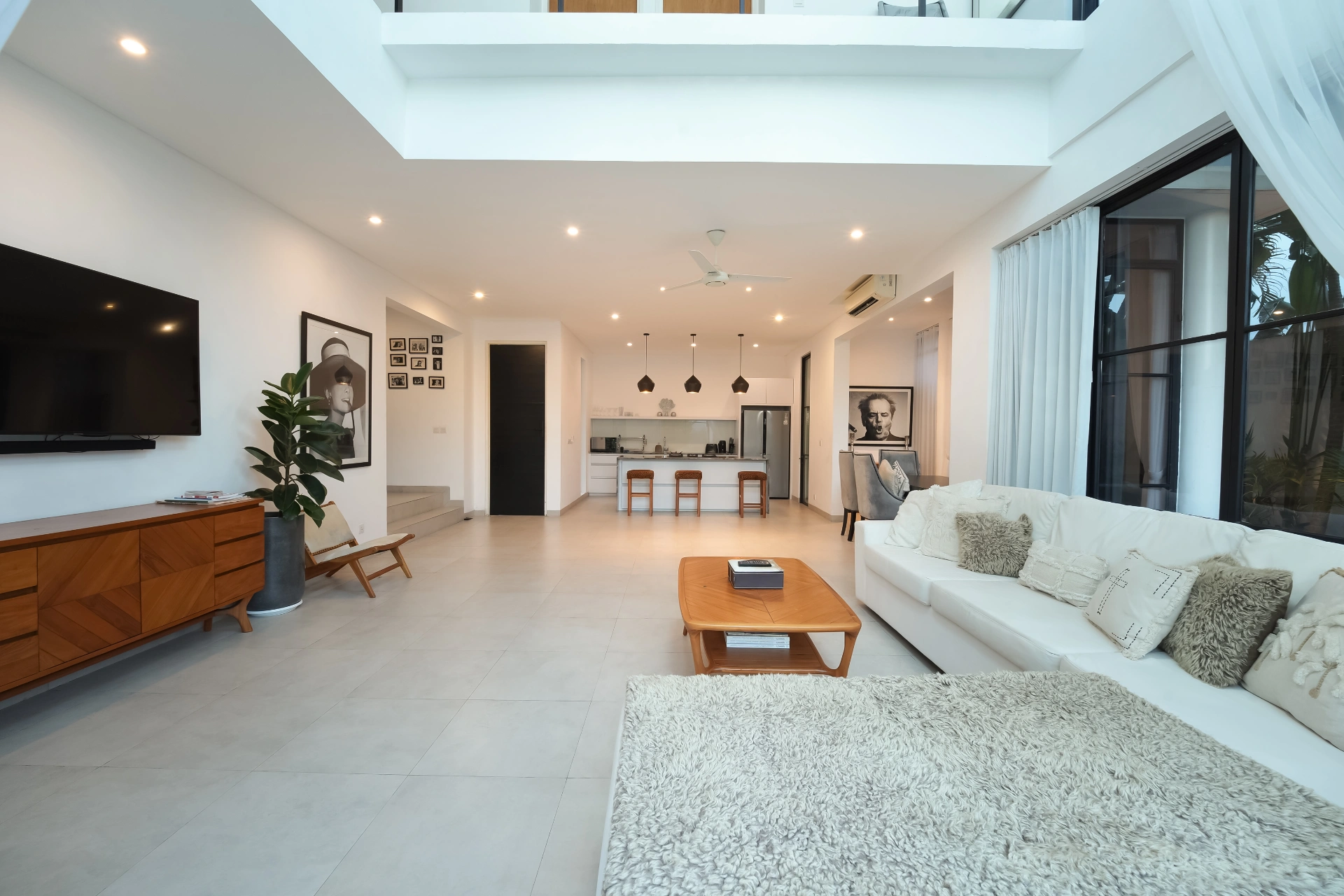 Modern Bright and Airy Residence in Umalas, 4-bed villa for rent in Canggu – photo 2 of 11