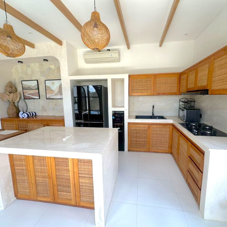 MONTHLY & YEARLY RENT Modern Tropical 2 BR Villa with Rice Field Views – Canggu, 2-bed villa for rent in Canggu – photo 2 of 5