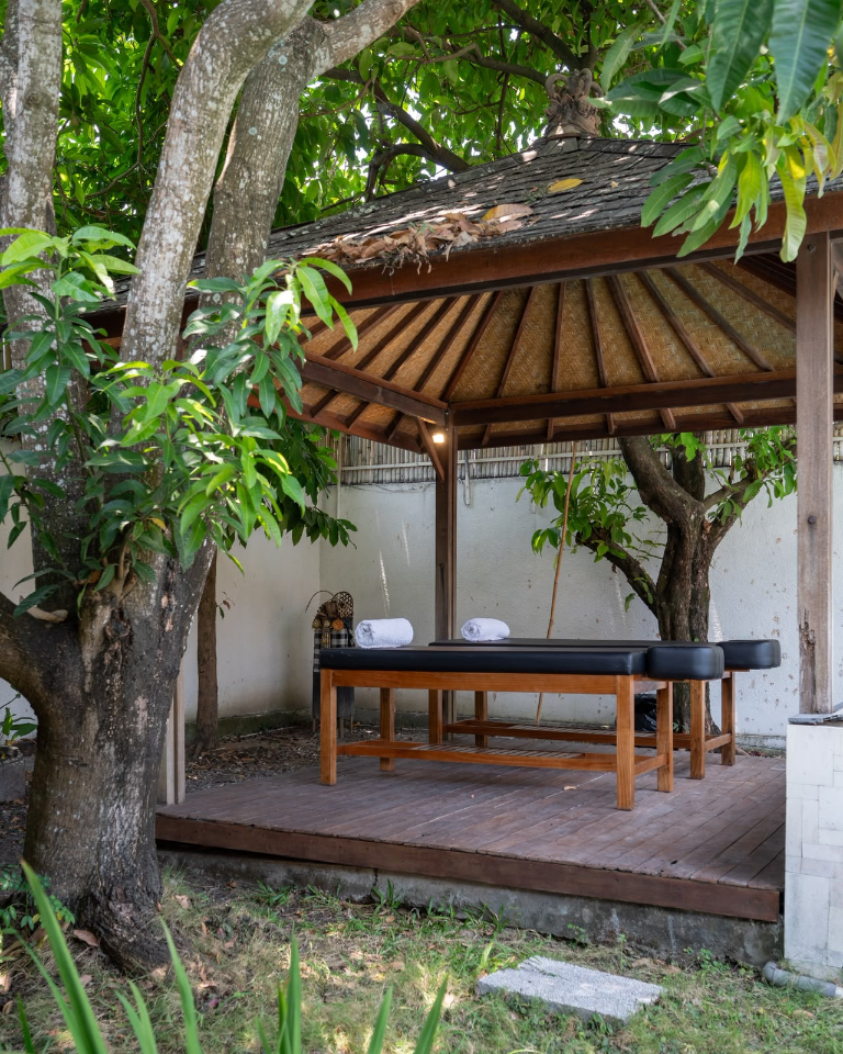Luxury 3 Bedrooms Villa in Kerobokan, 3-bed villa for rent in Seminyak – photo 2 of 9