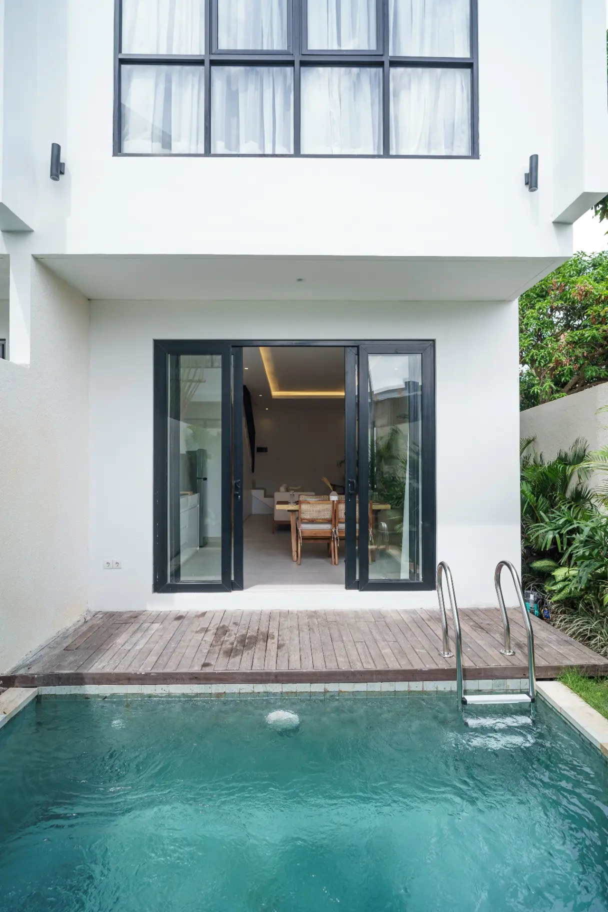 Stylish 2BR Villa in Berawa – Private Pool & Prime Location, 2-bed villa for rent in Canggu – photo 2 of 12