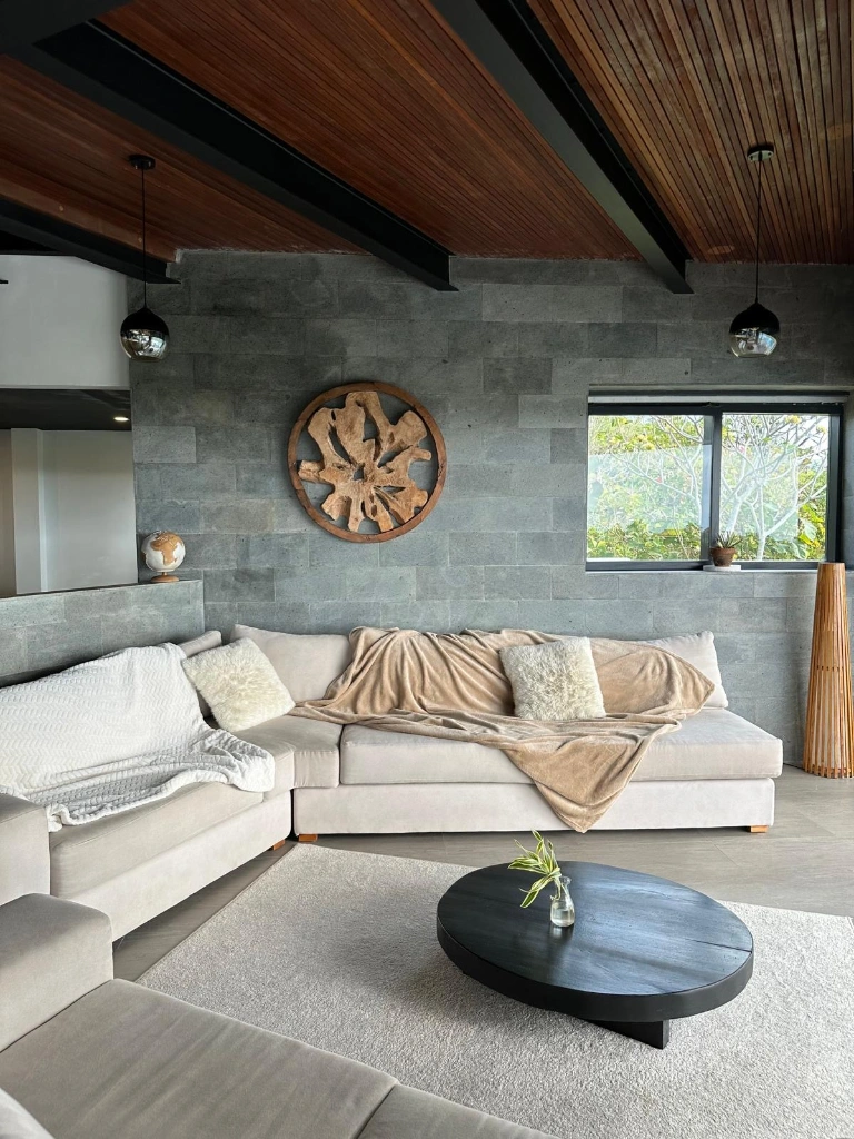 Spacious 6BR Villa w/ Rooftop Patio and Ocean Views, 6-bed villa for rent in Uluwatu – photo 4 of 15