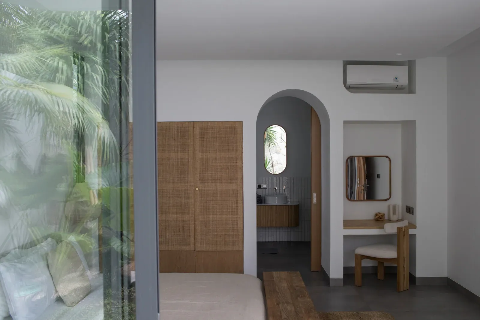 4 Bedroom Luxury Villa in Berawa, 4-bed villa for rent in Canggu – photo 15 of 15