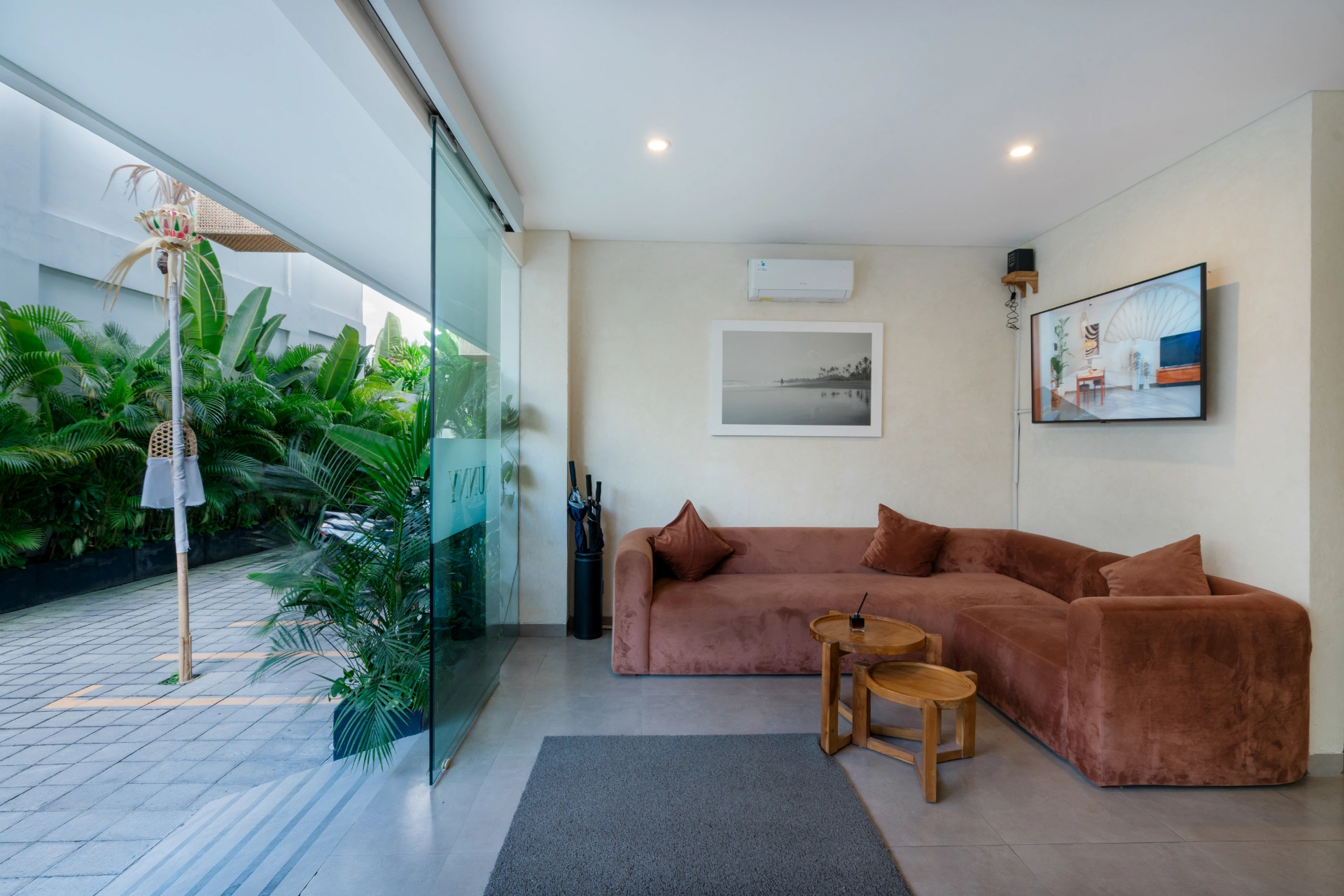 Sunny Bloom Natural - 1BR Pool Suite, Near Batu Belig Beach, 1-bed villa for rent in Canggu – photo 6 of 15