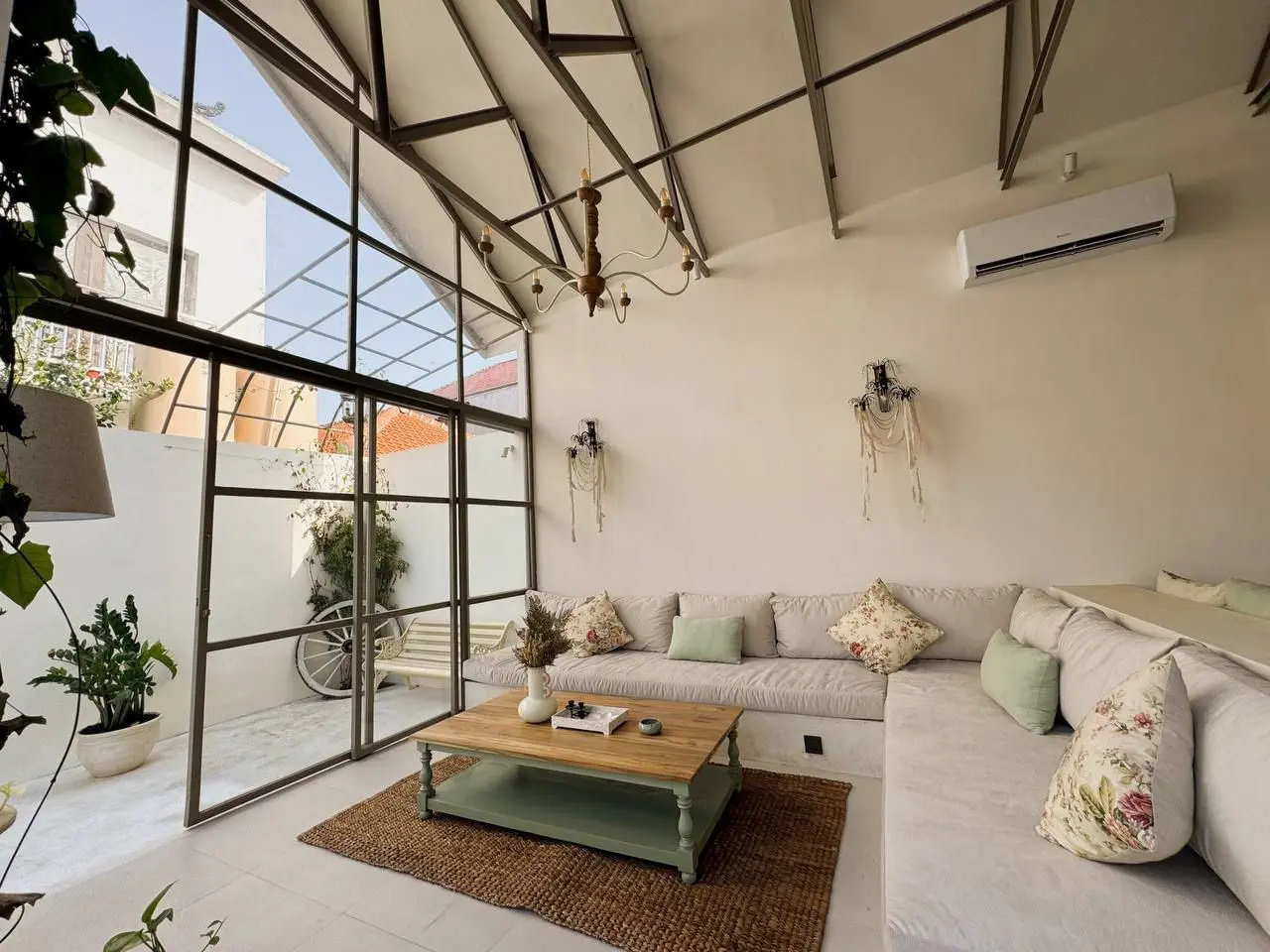 Victorian Vintage style Villa | 2 Bedrooms | Berawa, 2-bed villa for rent in Canggu – photo 9 of 15