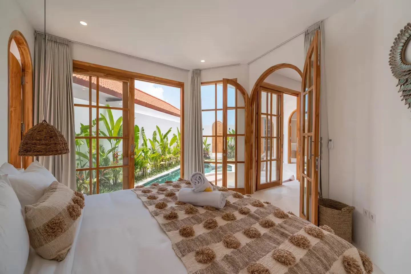 3 Bedrooms Villa in Canggu, 3-bed villa for rent in Canggu – photo 14 of 15