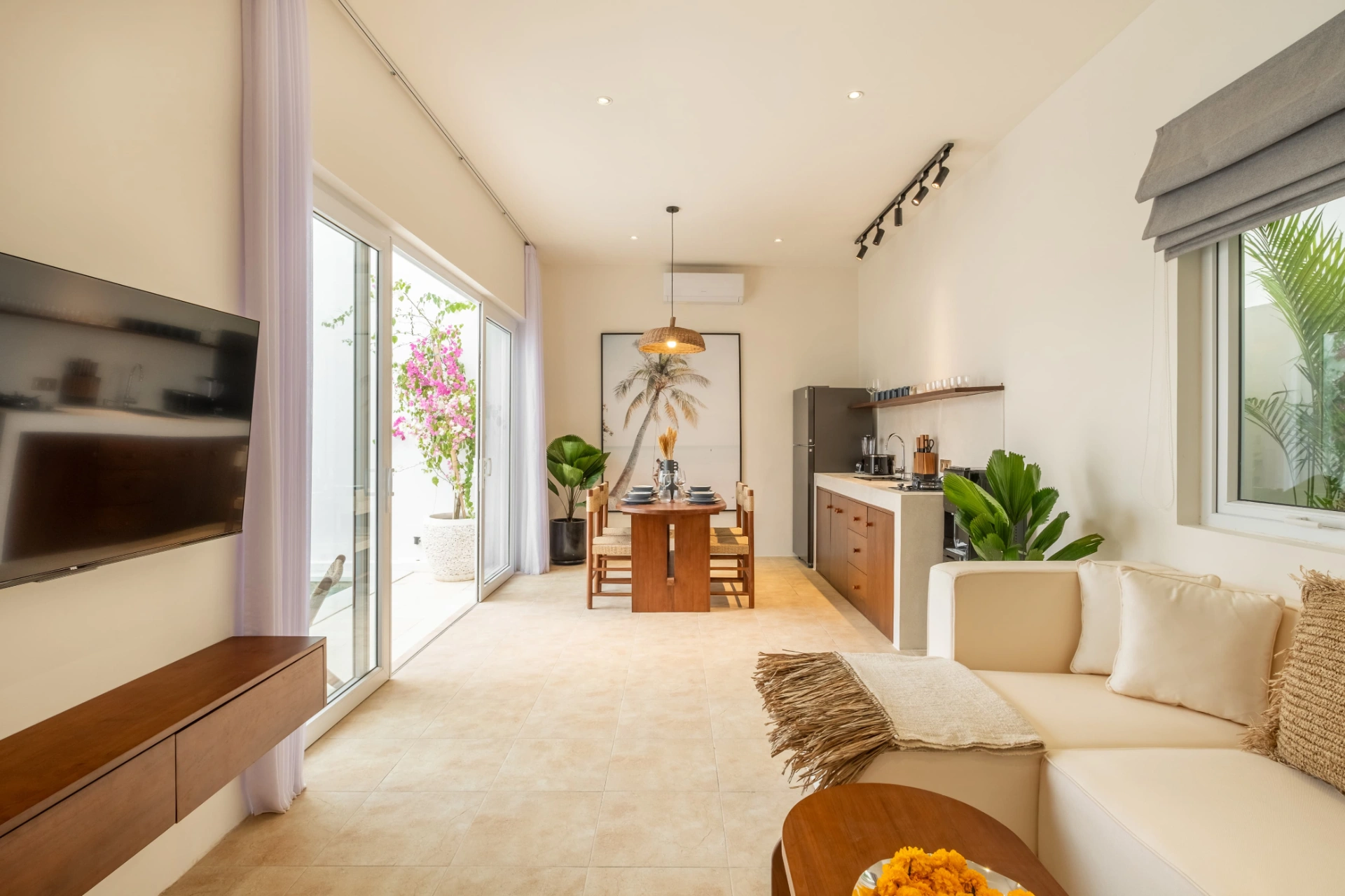 Brand New Modern 2 Bedroom Villa in Central Berawa with Rooftop, 2-bed villa for rent in Canggu – photo 14 of 15