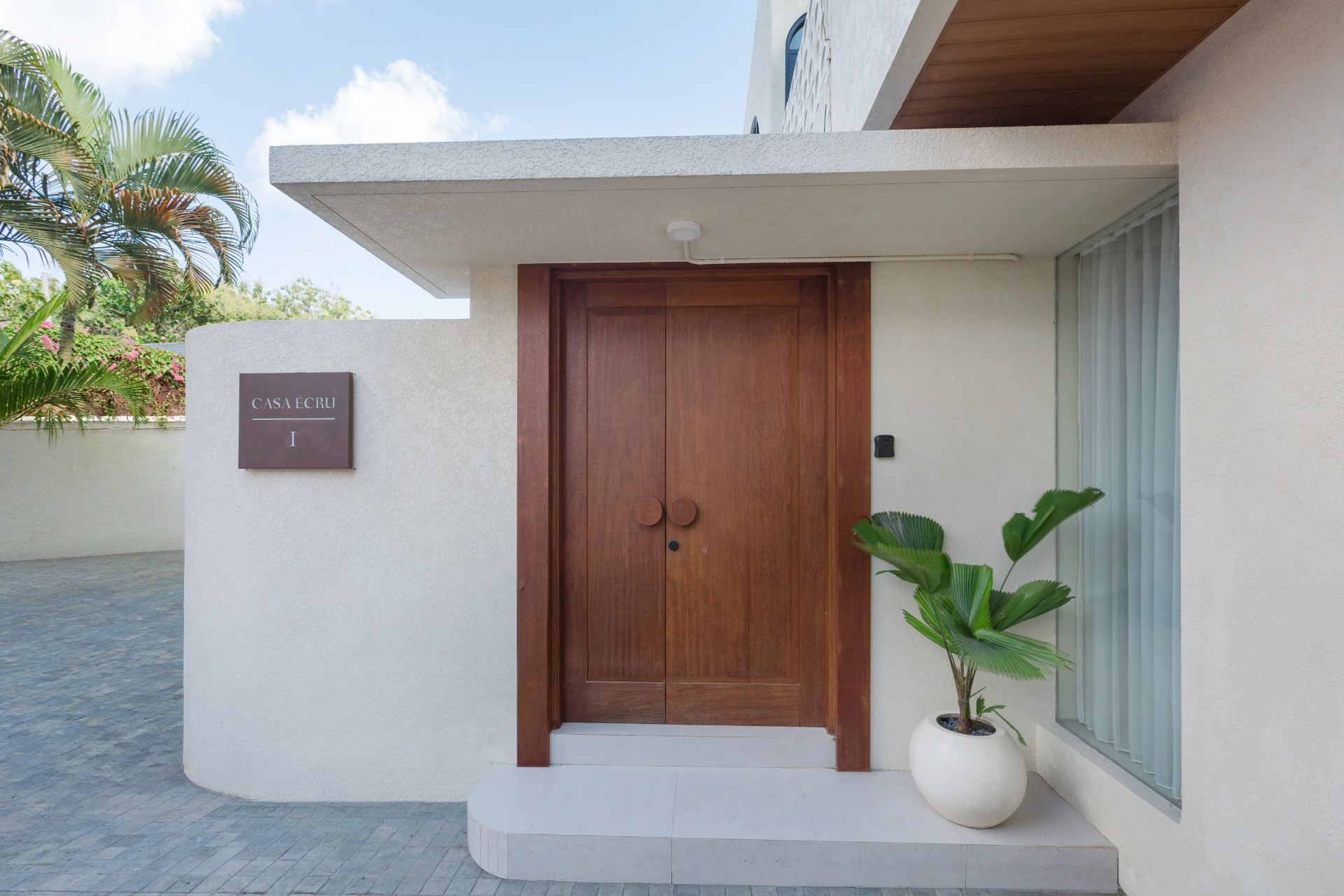 Casa Ecru - 3 Bedroom Villa with Pool, Berawa, 3-bed villa for rent in Canggu – photo 10 of 11