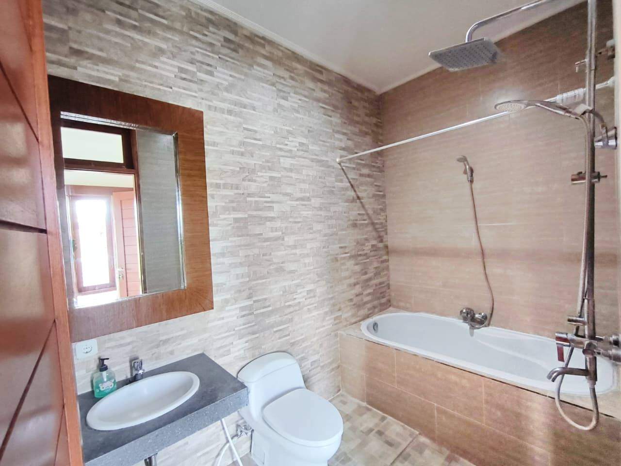 House for Rent Fully Furnished in Canggu, 3-bed villa for rent in Canggu – photo 13 of 15