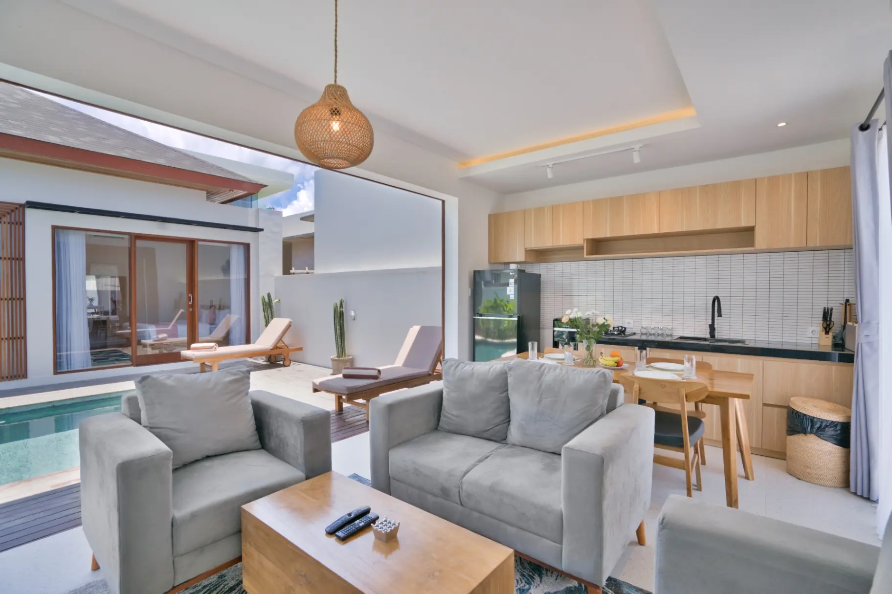 Bernard - Poolside Access & Garden Villa, Uluwatu, 2-bed villa for rent in Uluwatu – photo 12 of 15
