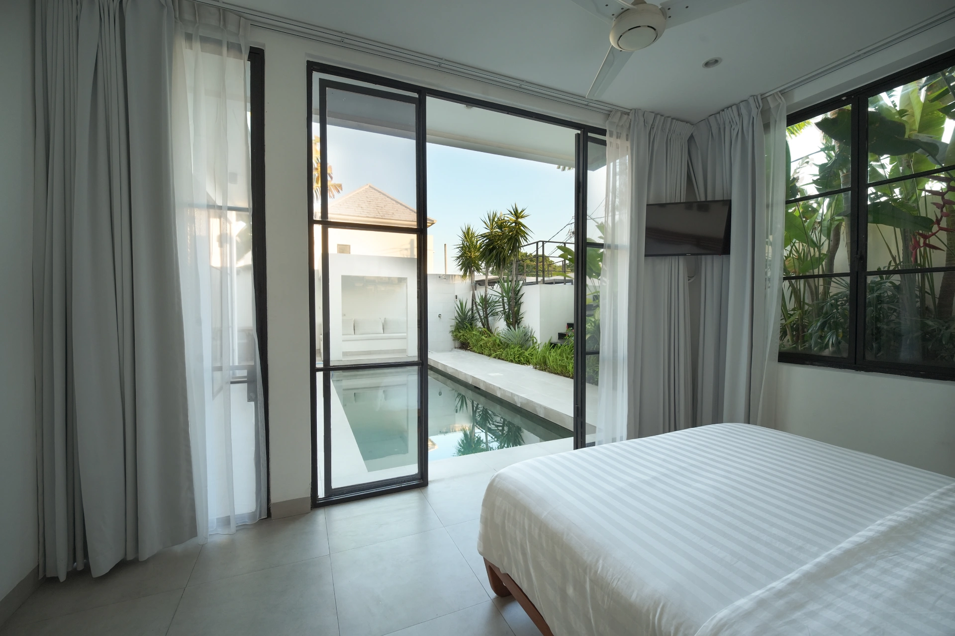 Modern Bright and Airy Residence in Umalas, 4-bed villa for rent in Canggu – photo 4 of 11