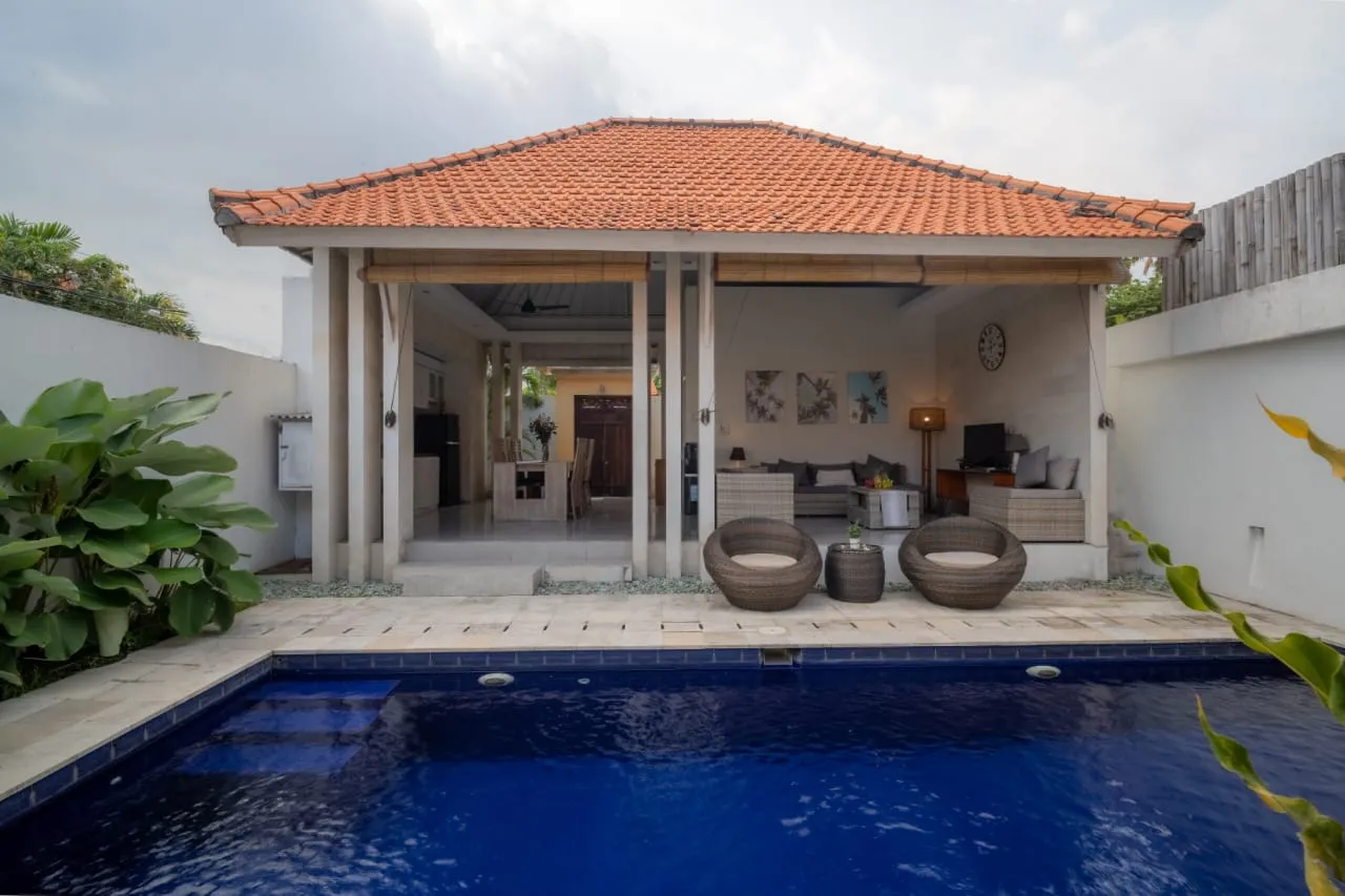 Serene Bumbak Villa with Private Pool | 5 mins to Canggu, 3-bed villa for rent in Seminyak – photo 2 of 15