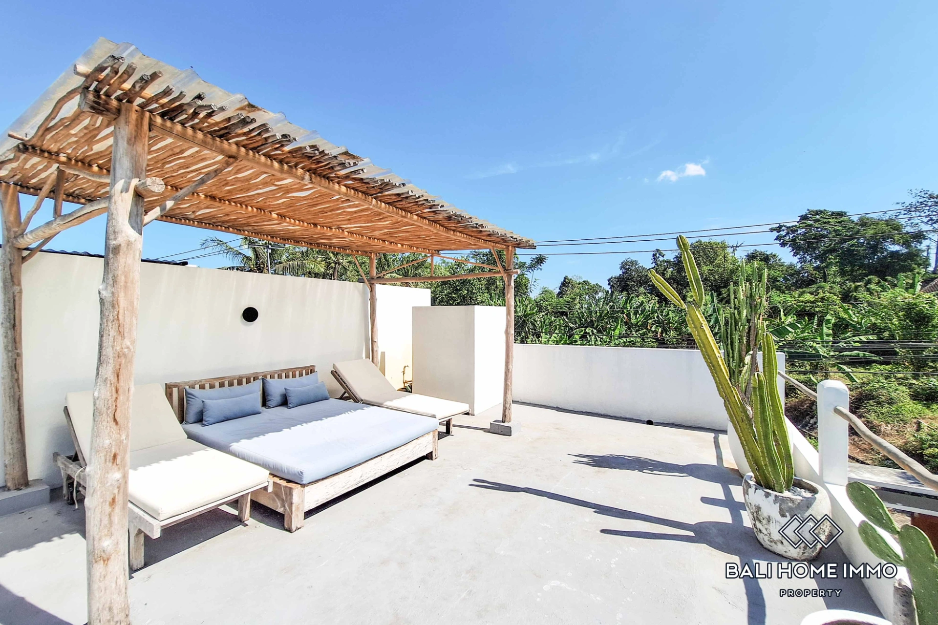 1 Bedroom Villa with Rooftop in Tumbak Bayuh Bali, 1-bed villa for rent in Pererenan – photo 10 of 11