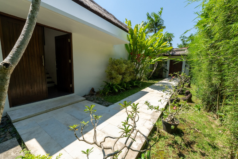 Villa Picasso - 4BR | Private Swimming Pool - 10 min from Melasti beach, 4-bed villa for rent in Uluwatu – photo 4 of 15
