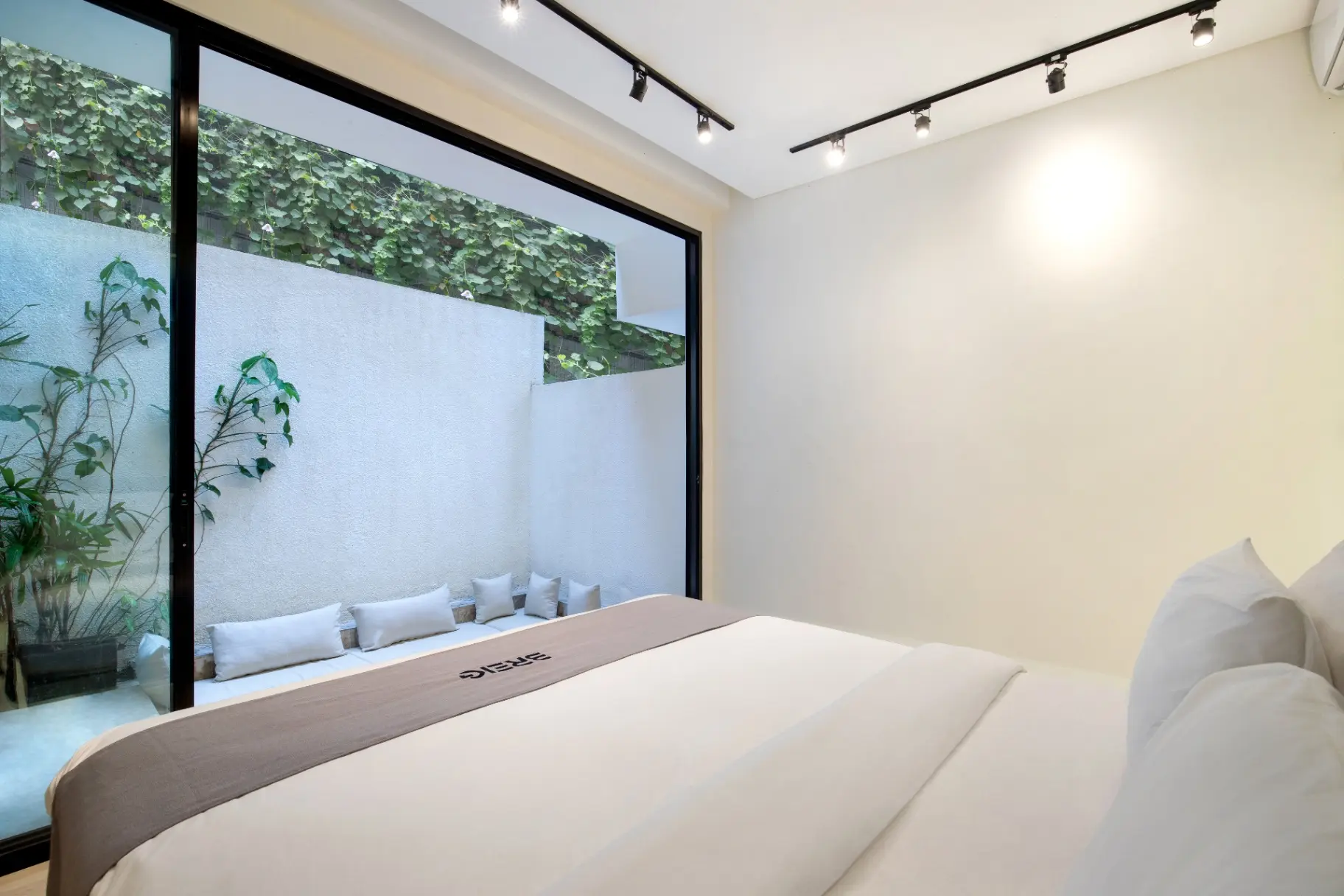 Modern 2BR Oasis Smart Villa Berawa +pool +working space area!, 2-bed villa for rent in Canggu – photo 9 of 15