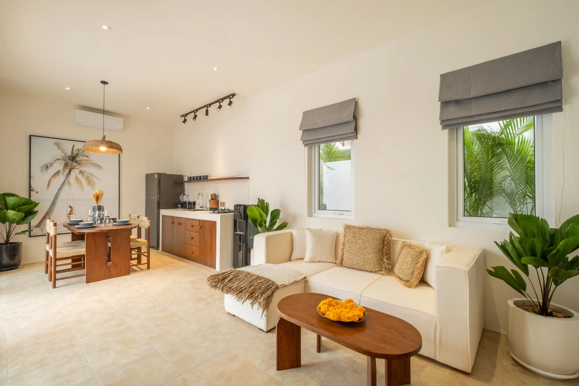 Brand New Modern 2 Bedroom Villa in Central Berawa with Rooftop, 2-bed villa for rent in Canggu – photo 8 of 15