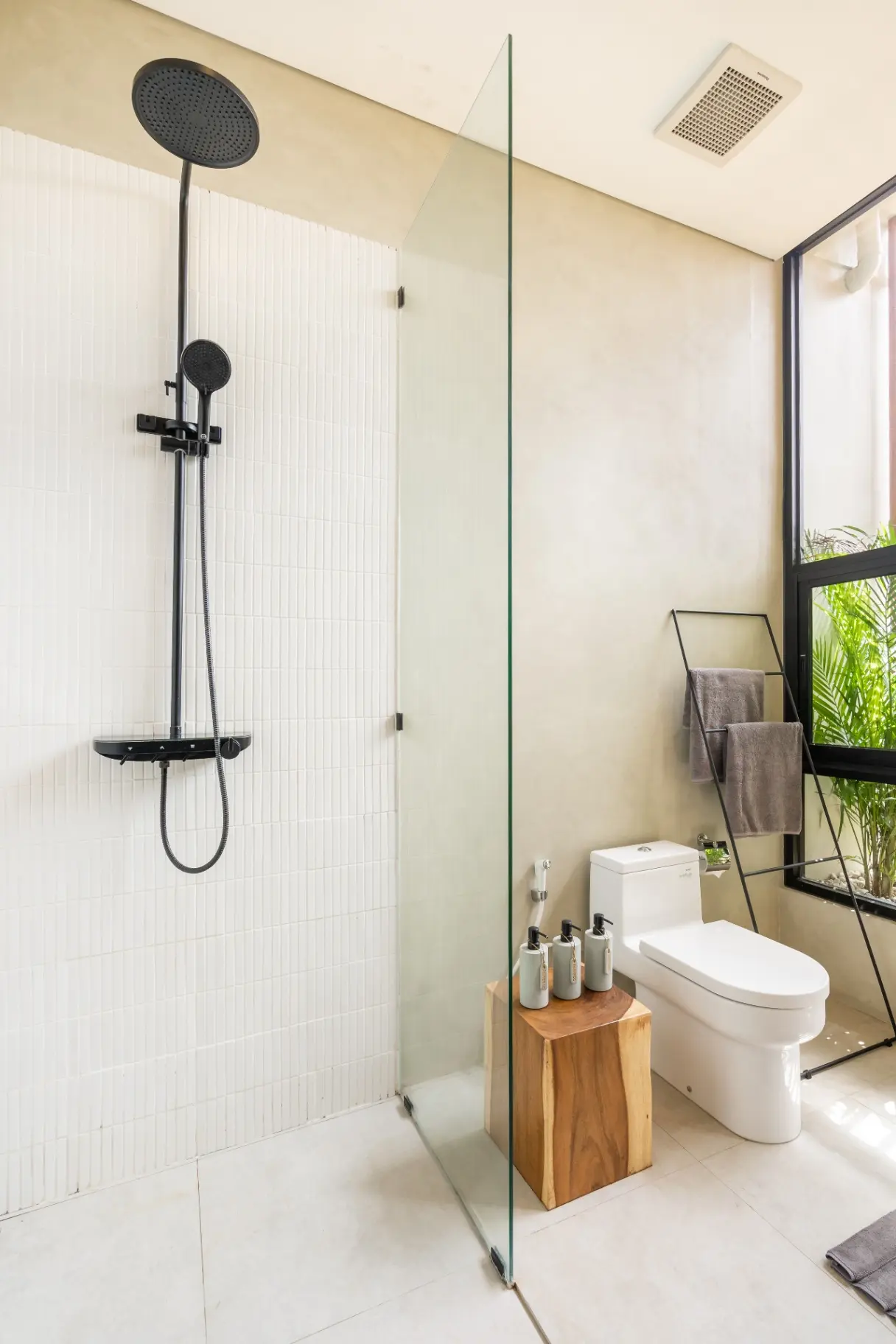 Unwind - Canggu 2BR Villa | Private Pool & Tub, 5mins Beach, 2-bed villa for rent in Pererenan – photo 9 of 15