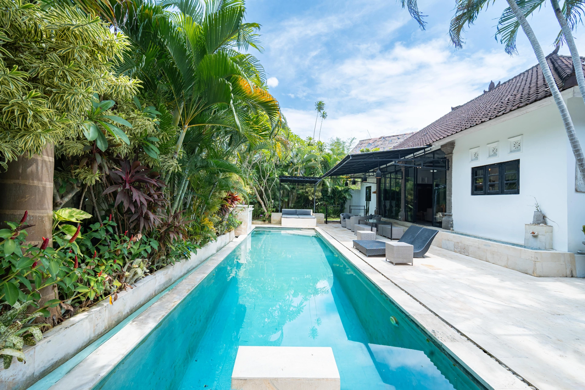 4BR Luxury Pool Villa • 2 Bathtubs • Quiet End Street • Closed Living, 4-bed villa for rent in Seminyak – photo 3 of 12
