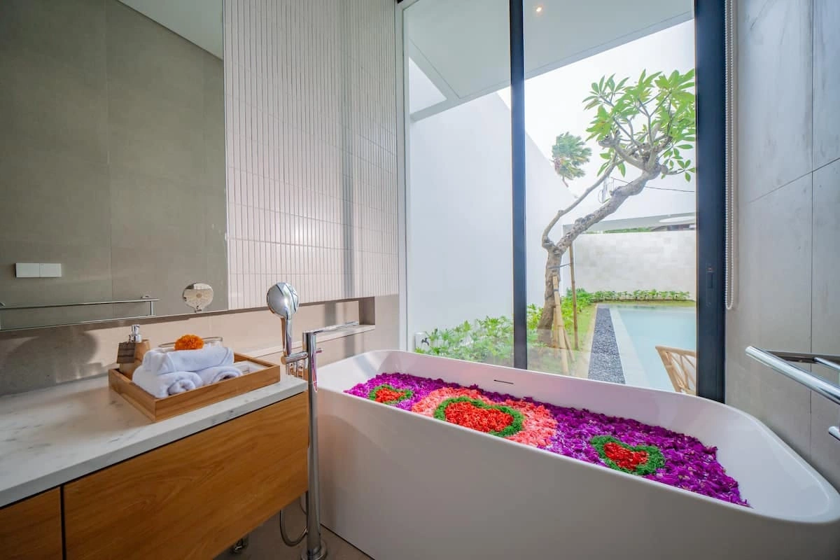 Villa For Rent 4 Bed In Pererenan,Badung Bali, 4-bed villa for rent in Pererenan – photo 9 of 15