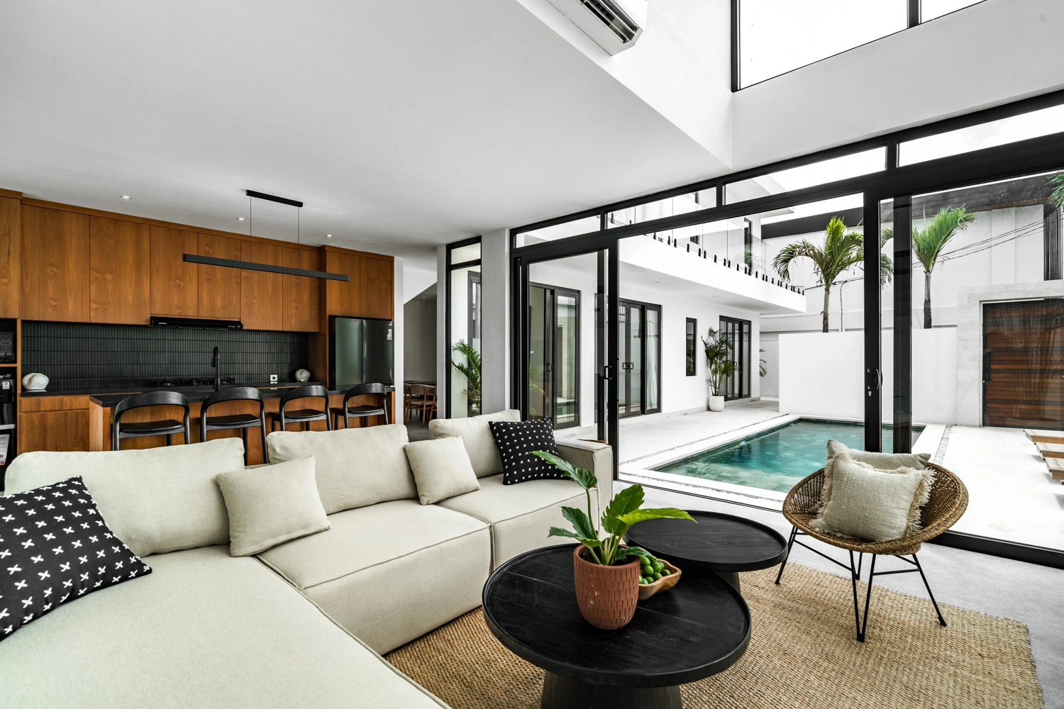4 beds - Pool Villa Oasis - Canggu / Seminyak, 4-bed villa for rent in Canggu – photo 11 of 15