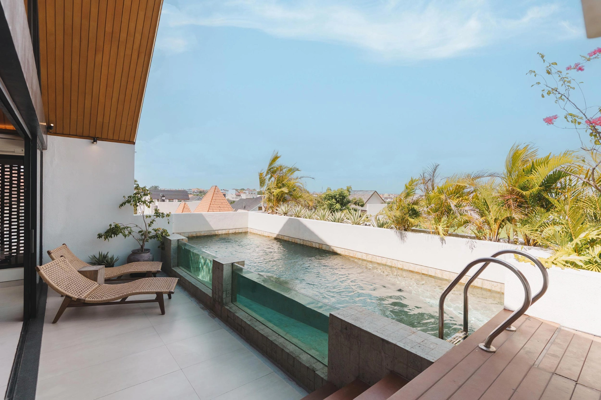 Makia Penthouse - Luxury 5BD Penthouse in the heart of Canggu, 5-bed villa for rent in Canggu – photo 3 of 15