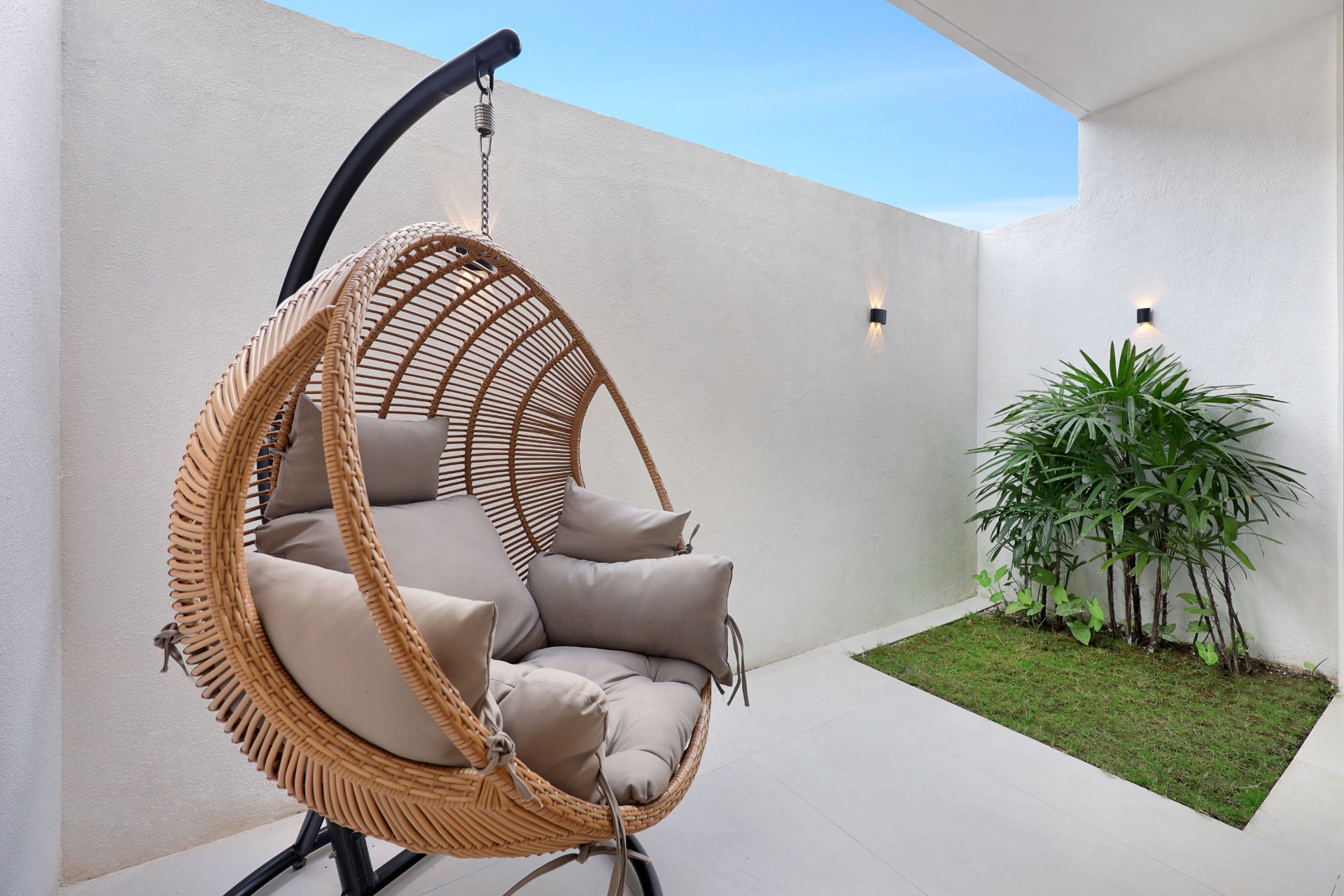 Modern Oasis II Villa Canggu 2BR / 1min to Body Factory / Workspace area, 2-bed villa for rent in Canggu – photo 8 of 15