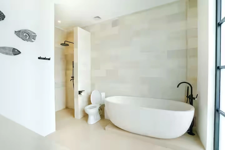 Luxury 3BR Pool Villa • 5 Mins to Finns & Atlas, 3-bed villa for rent in Canggu – photo 14 of 15