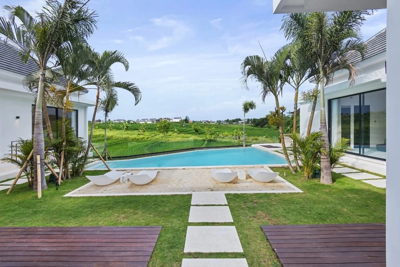 Villa For Rent 5 Bed In Pererenan,Badung Bali, 5-bed villa for rent in Pererenan – photo 3 of 15