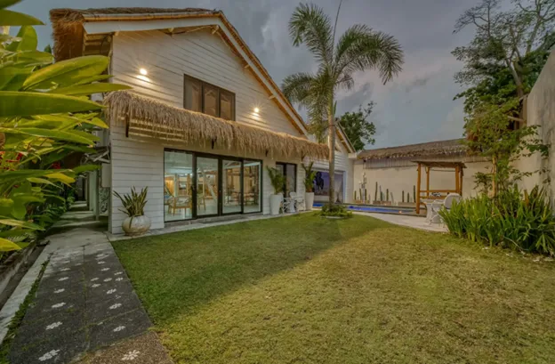 Villa Rental 4-Bedrooms Close to Padel Court and Cemagi Beach, Bali, 4-bed villa for rent in Seseh – photo 2 of 15