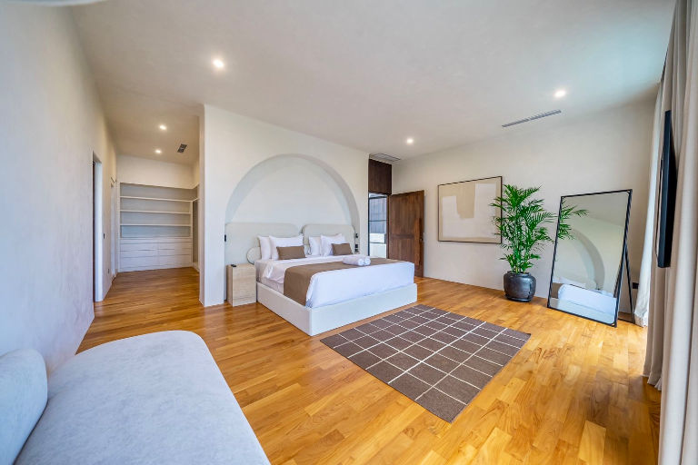Lease Yearly Big Luxury Villa 4 Bedroom Berawa Canggu, 4-bed villa for rent in Canggu – photo 13 of 15