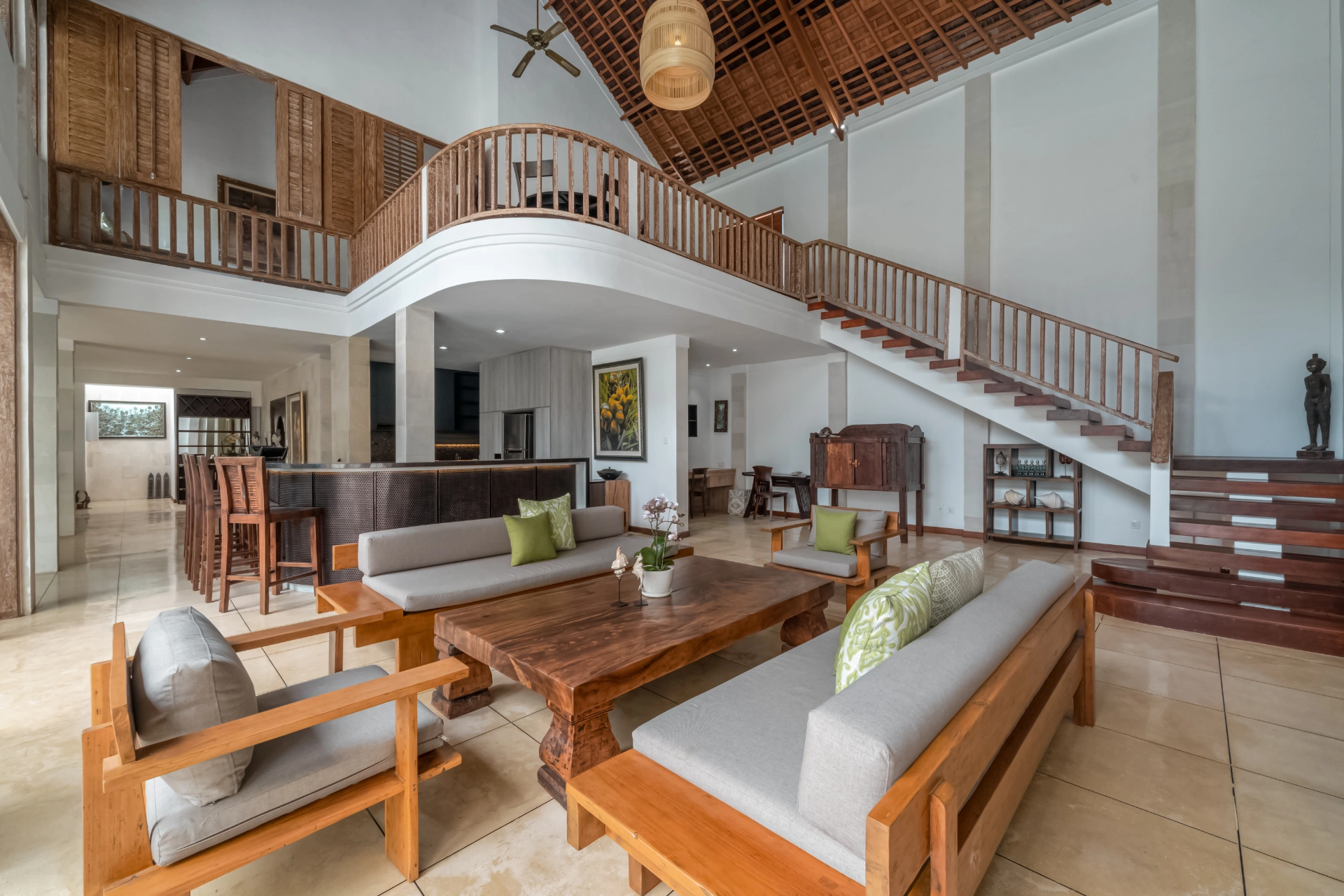 Luxe Balinese Escape: 4BR Villa in Seminyak, 4-bed villa for rent in Seminyak – photo 10 of 15