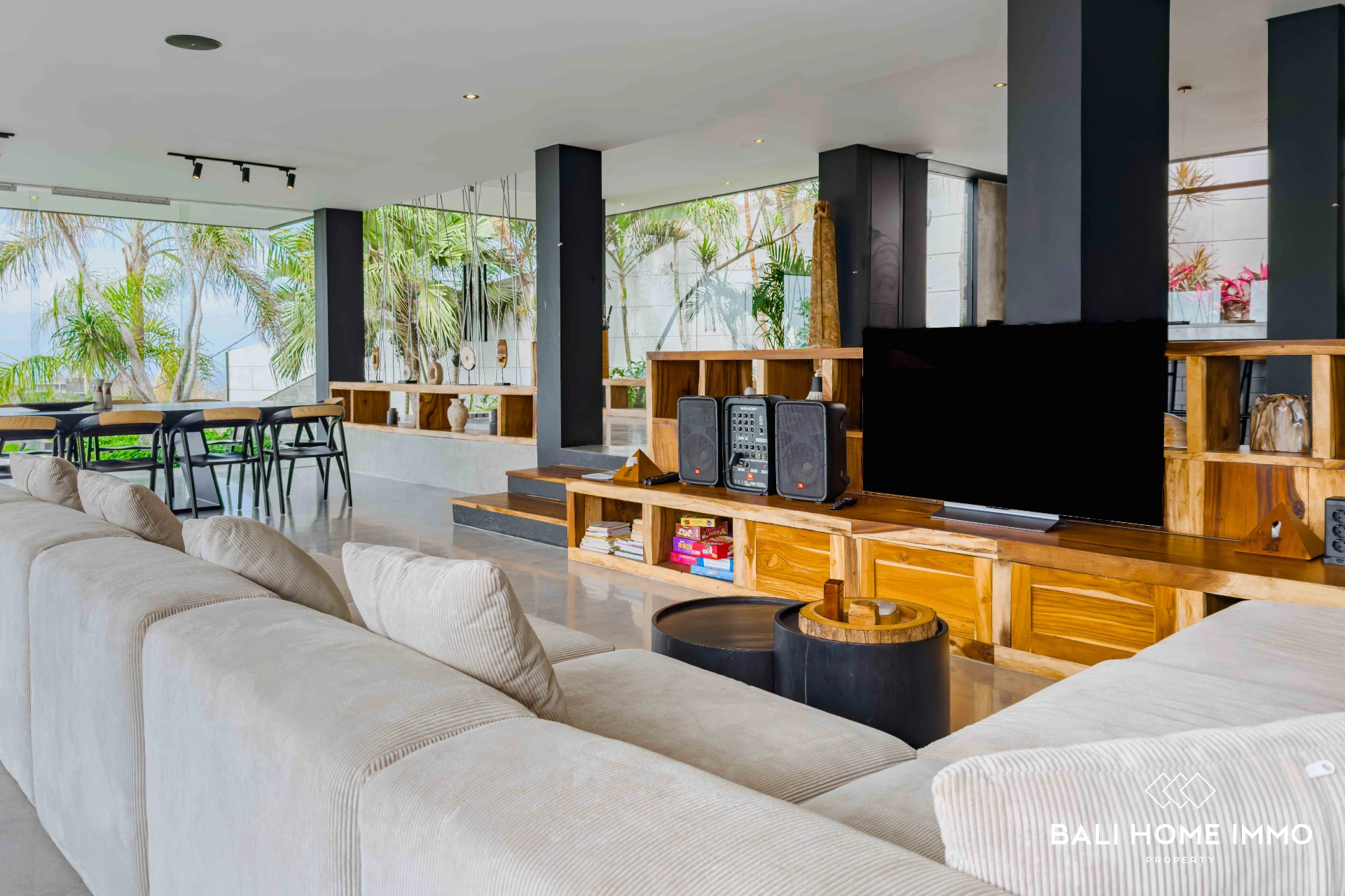 Ocean View 6 Bedrooms Villa with Private Padel Court for Rent in Uluwatu, 6-bed villa for rent in Uluwatu – photo 6 of 15