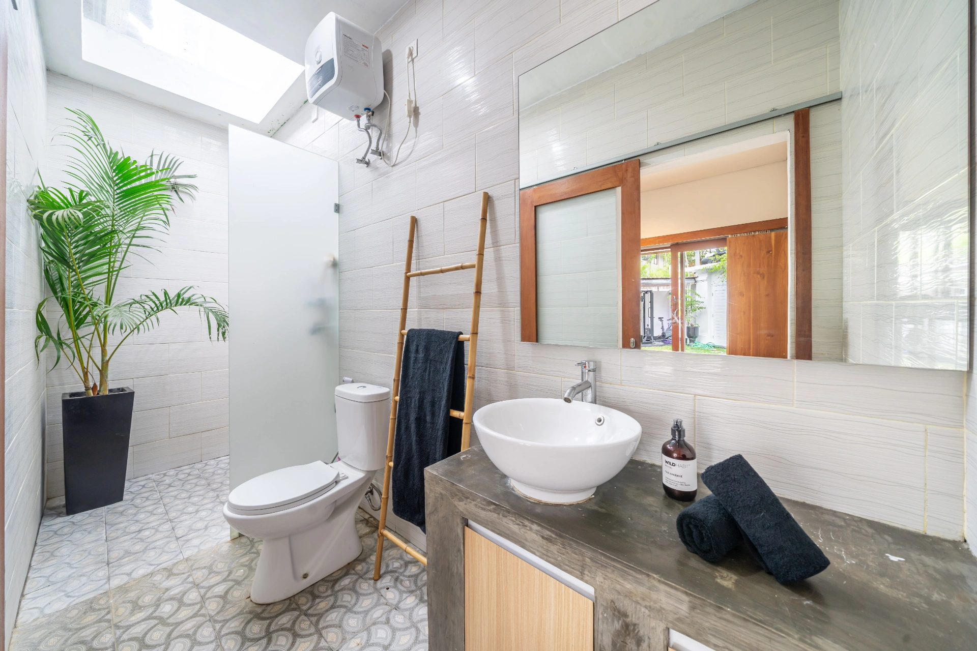 This Is The Bali Life People Move Here For, 3-bed villa for rent in Canggu – photo 10 of 15