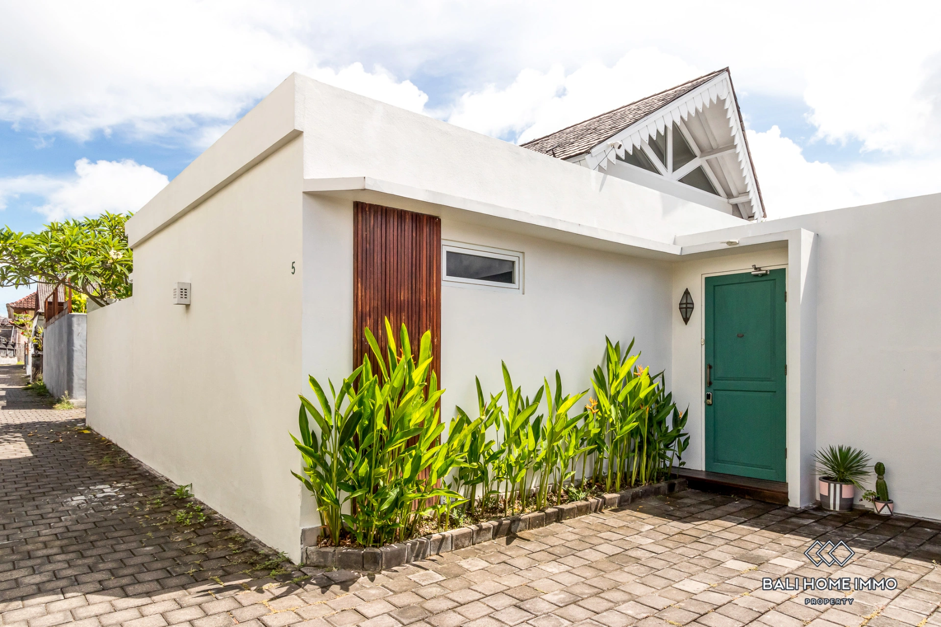 3 Bedroom Minimalist Family Villa For Rent Monthly in Berawa, 3-bed villa for rent in Canggu – photo 13 of 13