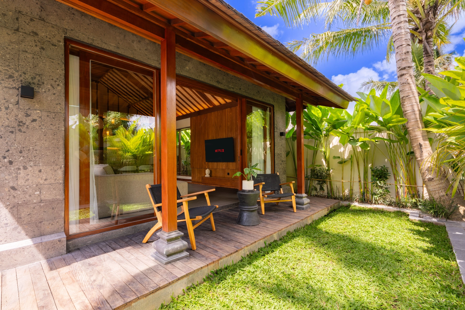 Apura - Modern Tropical 1BR Ubud Villa | Poolside Garden, 1-bed villa for rent in Ubud – photo 4 of 15