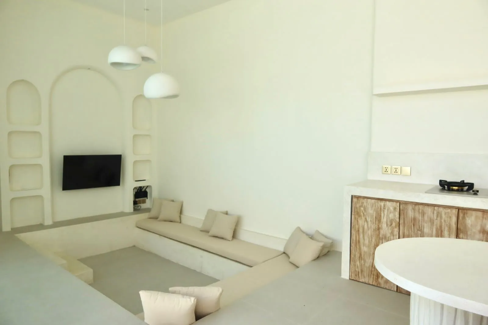 Villa For Rent 2 Bed In Kerobokan Kelod,Bali, 2-bed villa for rent in Canggu – photo 3 of 15