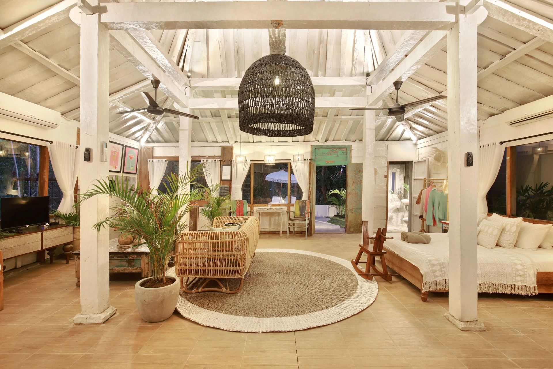 Traditional 1930's Joglo Beach House on a good size land in Uluwatu beaches area, 1-bed villa for rent in Uluwatu – photo 15 of 15