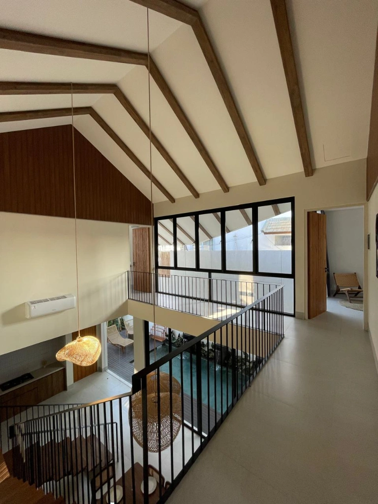 Leashold 24 Years Villa Modern Style in the Heart of Seminyak, 4-bed villa for sale in Seminyak – photo 4 of 15