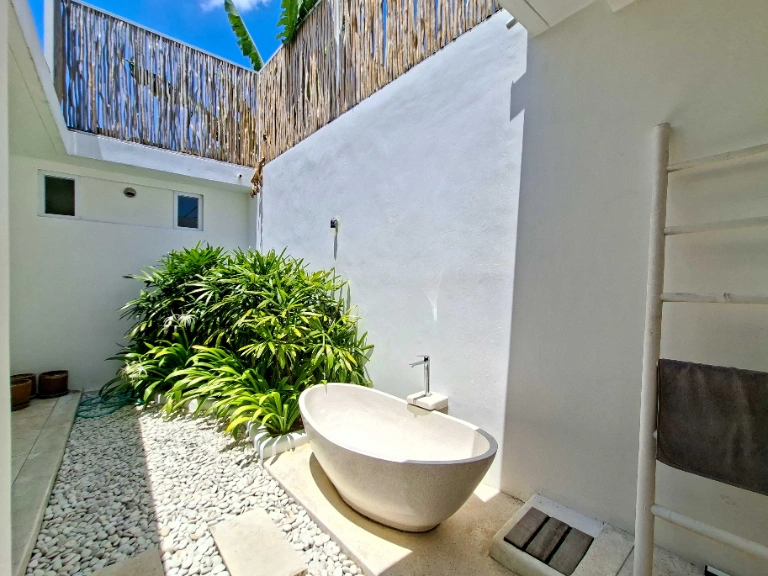 2-Bedroom Villa with Saltwater Pool in Abianbase, 2-bed villa for rent in Canggu – photo 12 of 15