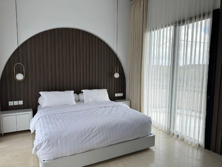 An - for Rent Modern White Villa in Kutuh near Gunung Payung Beach, 3-bed villa for rent in Uluwatu – photo 8 of 15